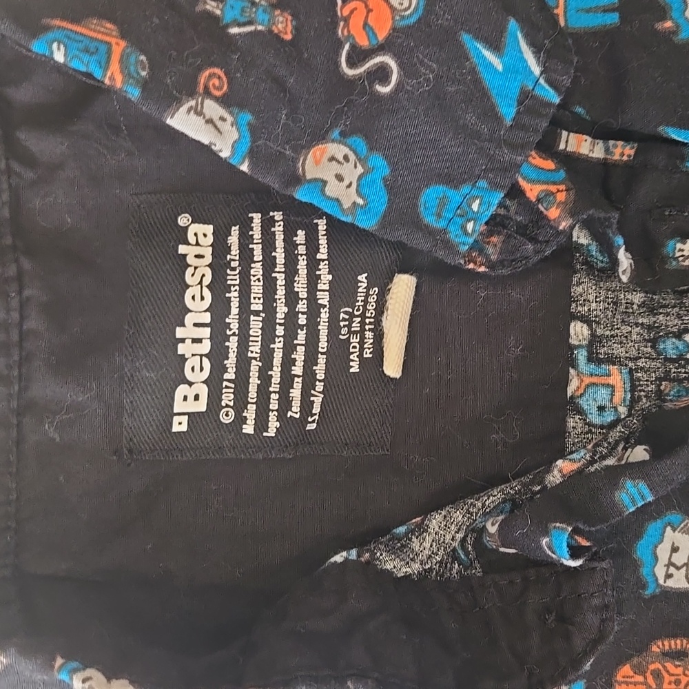 Bethesda Fallout Vault Boy Button Down‎ Shirt Men's Size Small - Picture 3 of 7
